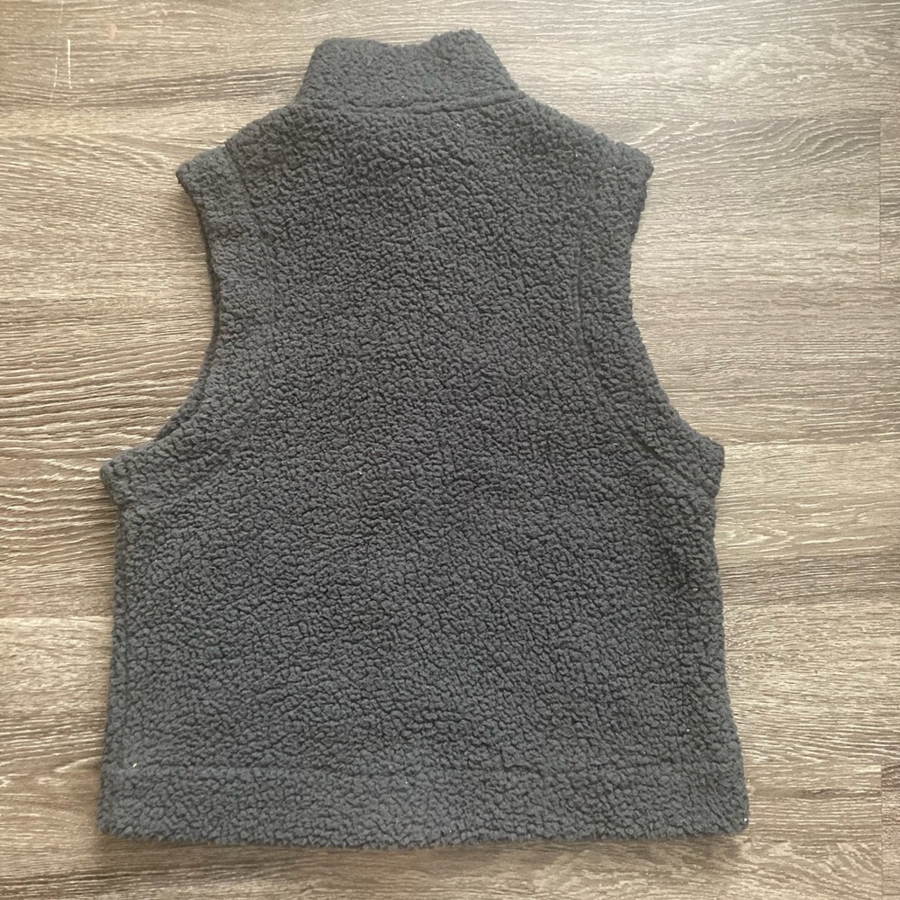 Aerie flannel lined cloud sherpa vest in charcoal gray in size XL - Picture 2 of 5
